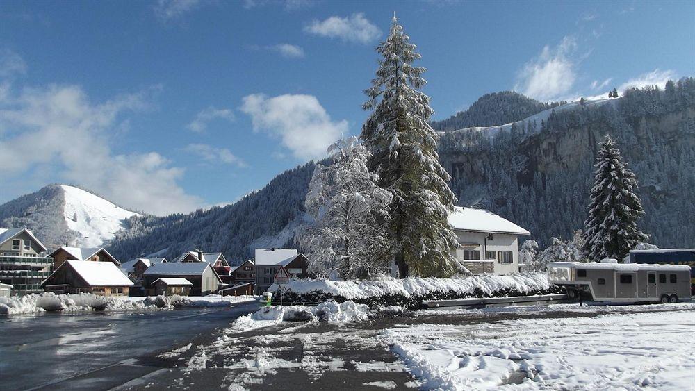 Minster Hotel Unteriberg Екстериор снимка